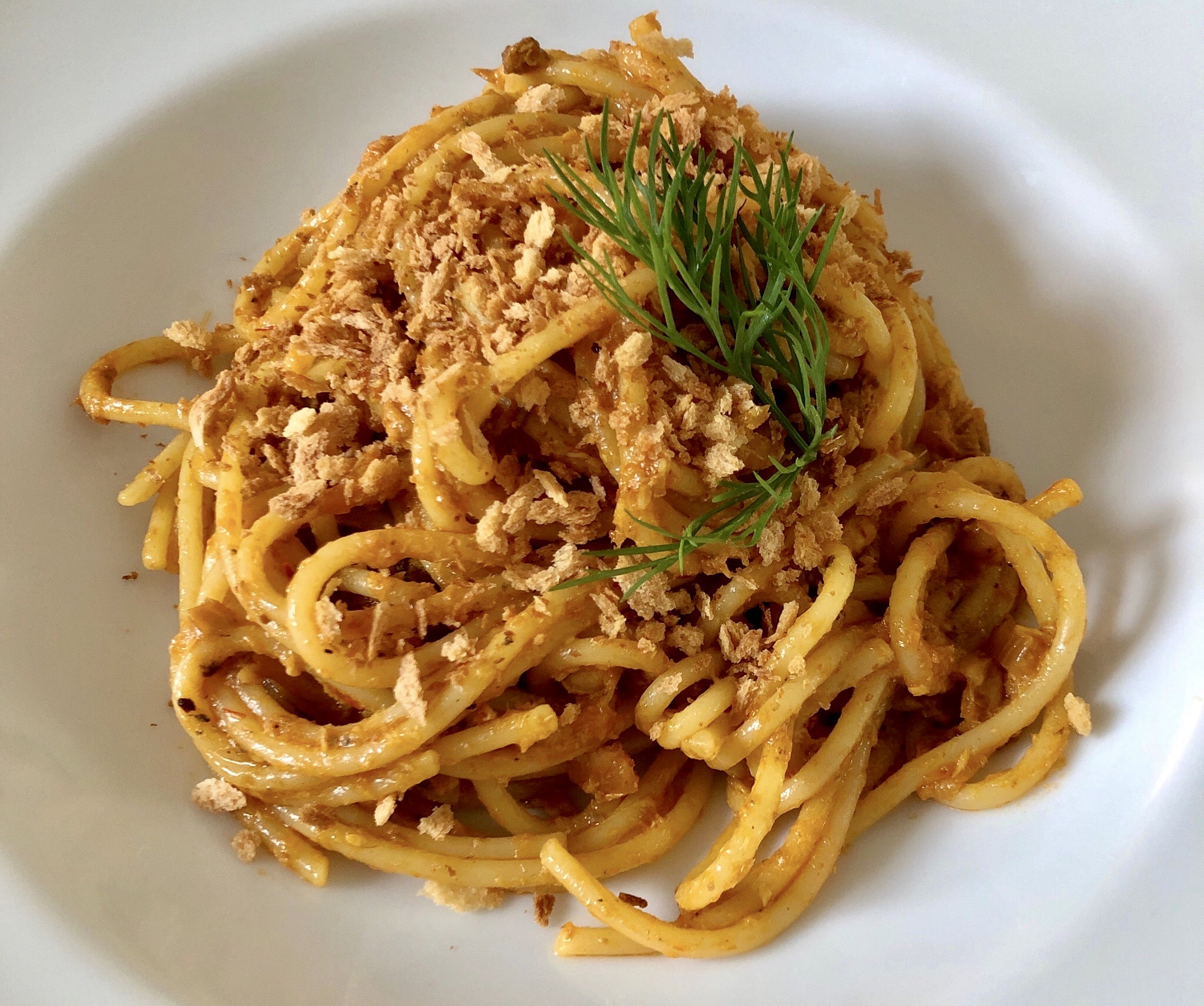 Pasta con le Sarde – Sizilianische Pasta mit Sardellen, Sultaninen ...